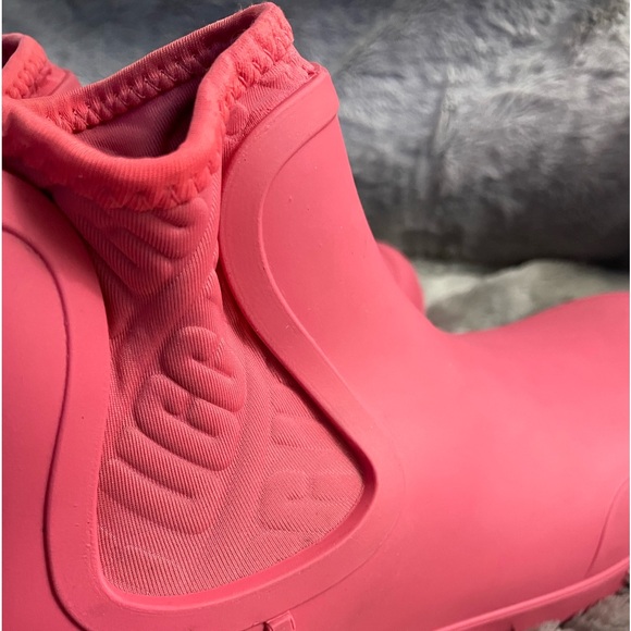 Ugg Chevonne Pink Rain boot Size 10 Discontinued Style EUC - Picture 4 of 4
